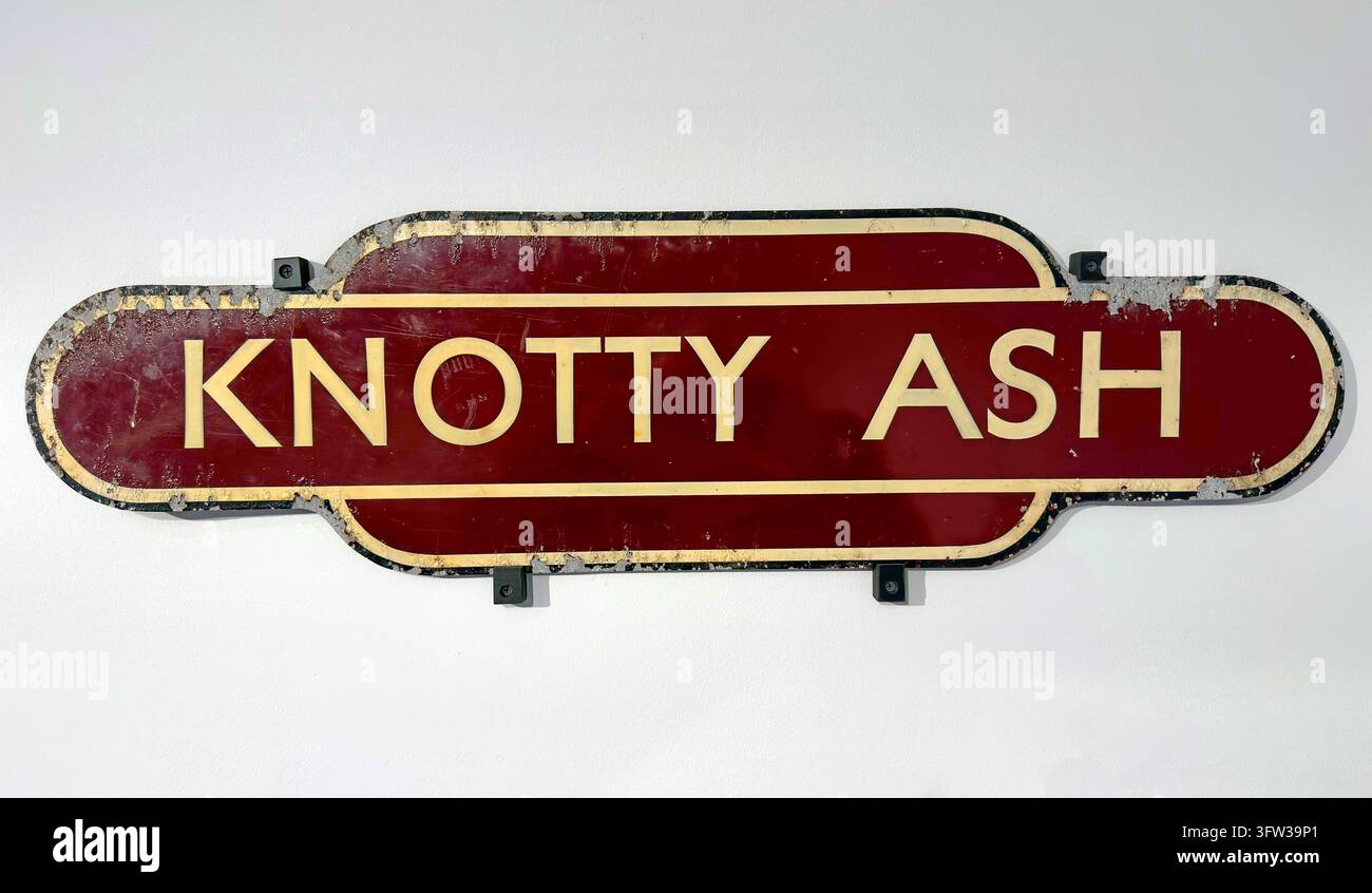 Historic Knotty Ash train station nameboard from the former Knotty Ash and Stanley railway station in Liverpool. Banque D'Images