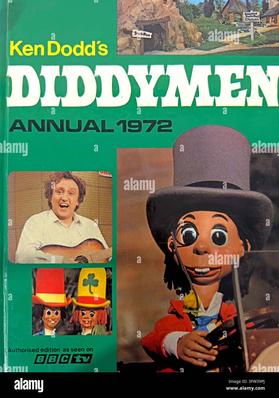 Couverture vintage de Ken Dodd Diddymen Annual 1972 avec des personnages de bandes dessinées et un portrait d'artiste. Banque D'Images
