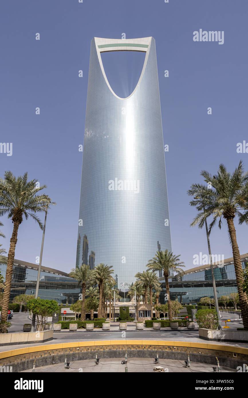 Ciel de Riyad Tour Kingdom Centre point de repère monument emblématique gratte-ciel à Riyad, Arabie saoudite Banque D'Images