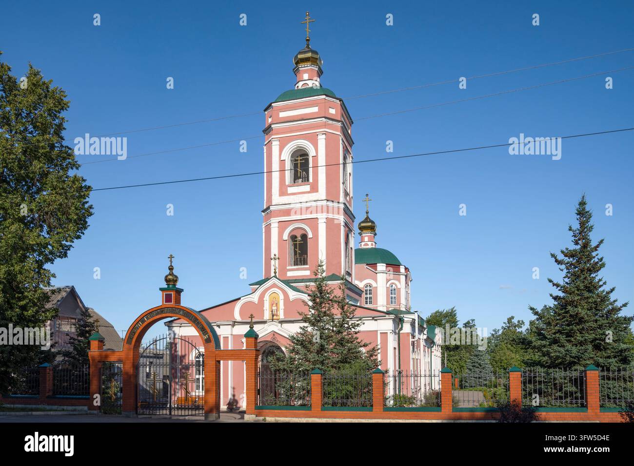 Vue sur le clocher de l'église Saint-Georges le Victorieux. Dankov, région de Lipetsk, Russie Banque D'Images
