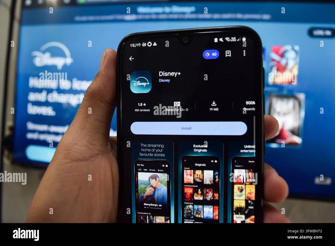 Application de développement Disney Plus sur écran de smartphone. Disney est un navigateur web gratuit développé par Disney. Bekasi, Indonésie. 19 octobre 2026 Banque D'Images