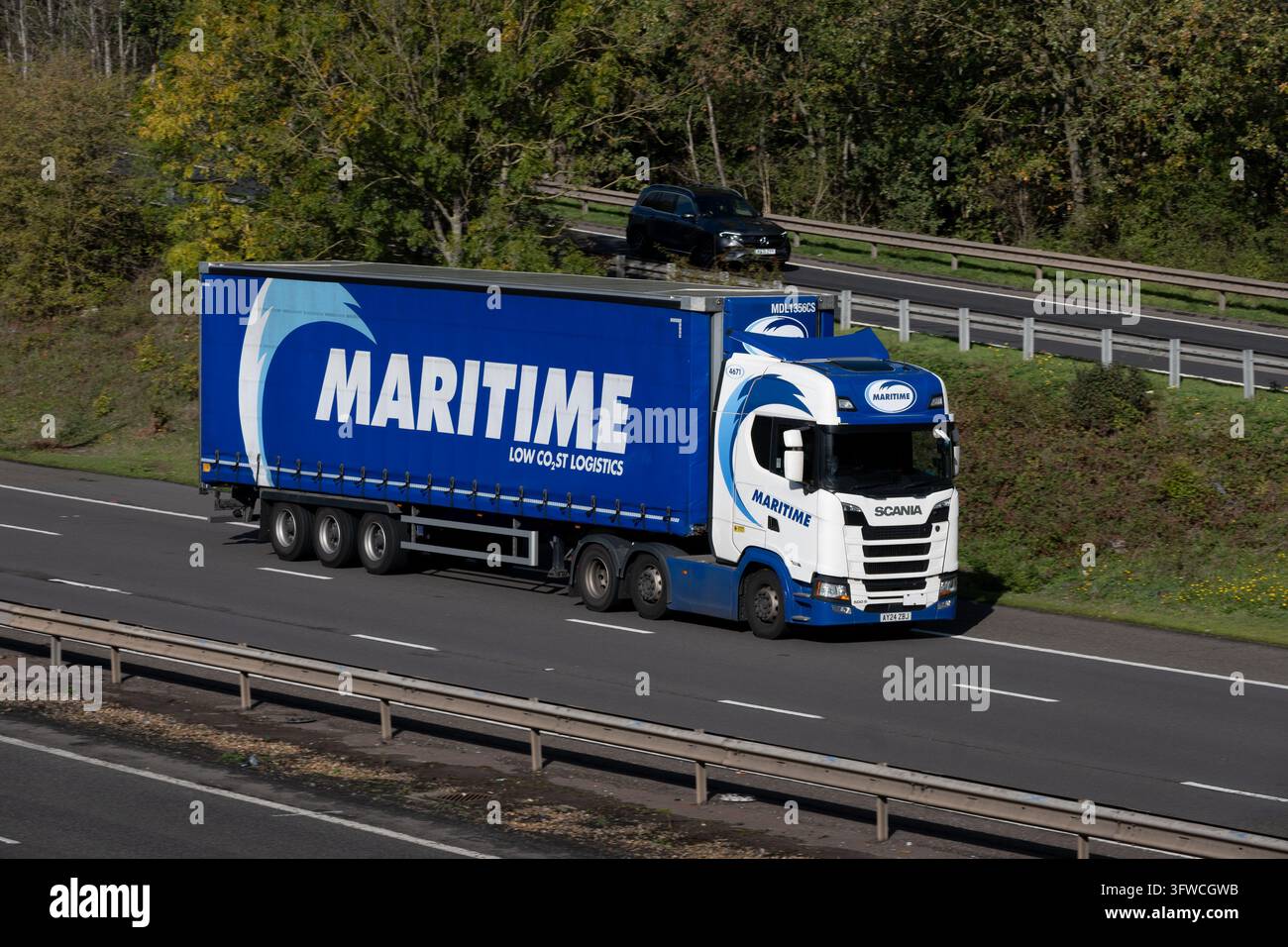 Camion maritime sur l'autoroute M40, Warwickshire, Royaume-Uni Banque D'Images