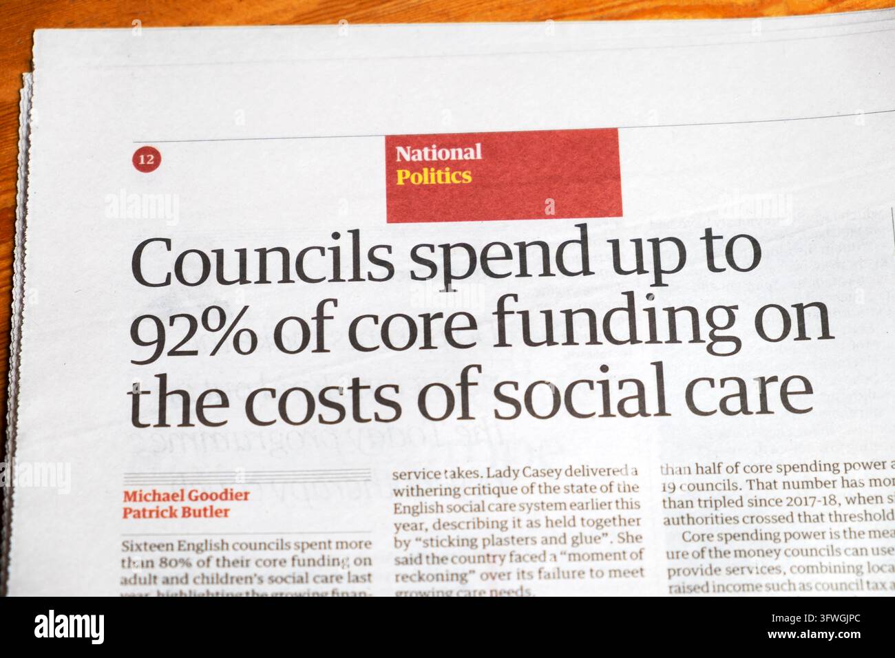 «Les conseils dépensent jusqu'à 92 % du financement de base pour les coûts des soins sociaux» Titre de l'article du journal The Guardian Données gouvernementales 1er octobre Article 2026 Londres UK Banque D'Images