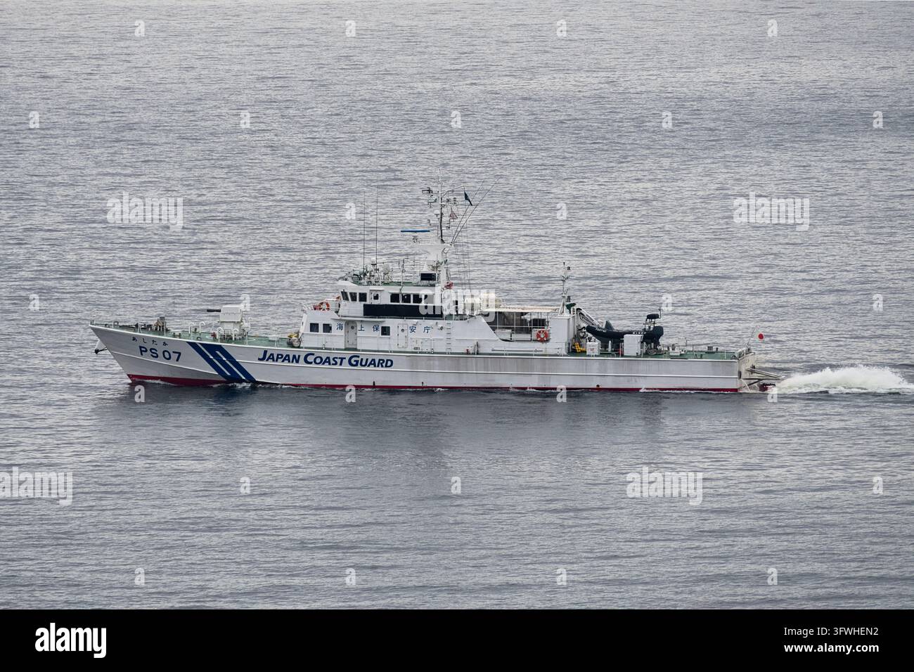 Gardienne côtière japonaise Ashitaka (PS07), patrouilleur de classe Raizan en navigation Banque D'Images