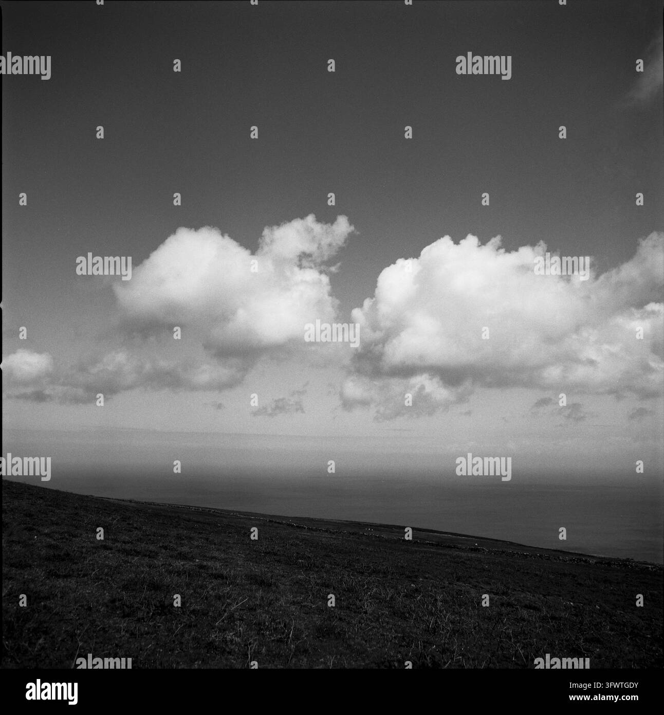 Nuages, Dunkery Beacon, Nord Devon. Photographie analogique, 2026. Banque D'Images