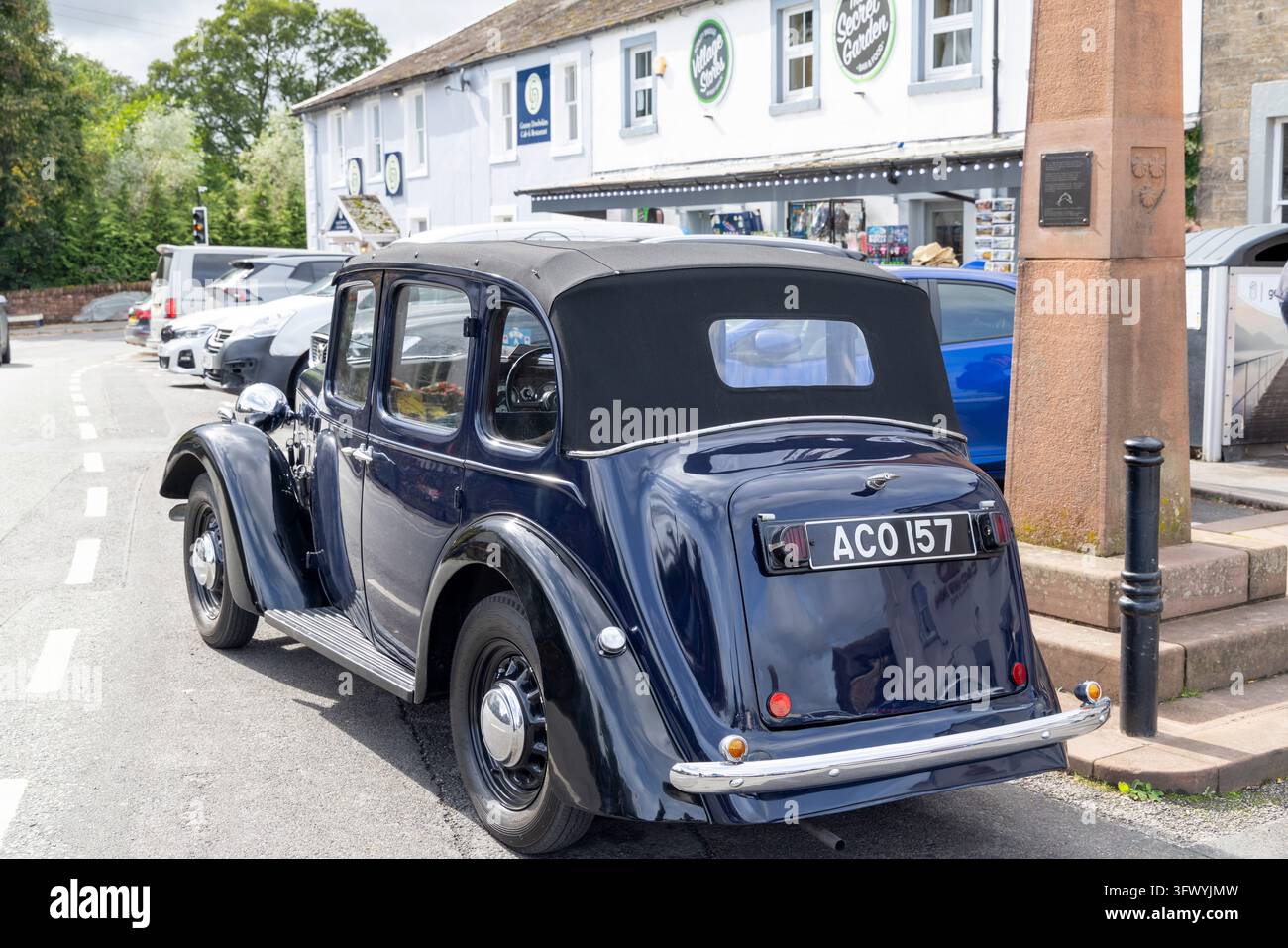 Voiture modèle 1937 Austin 10/4 Conway cabriolet, cabriolet 4 portes avec toit convertible en tissu/toile Banque D'Images