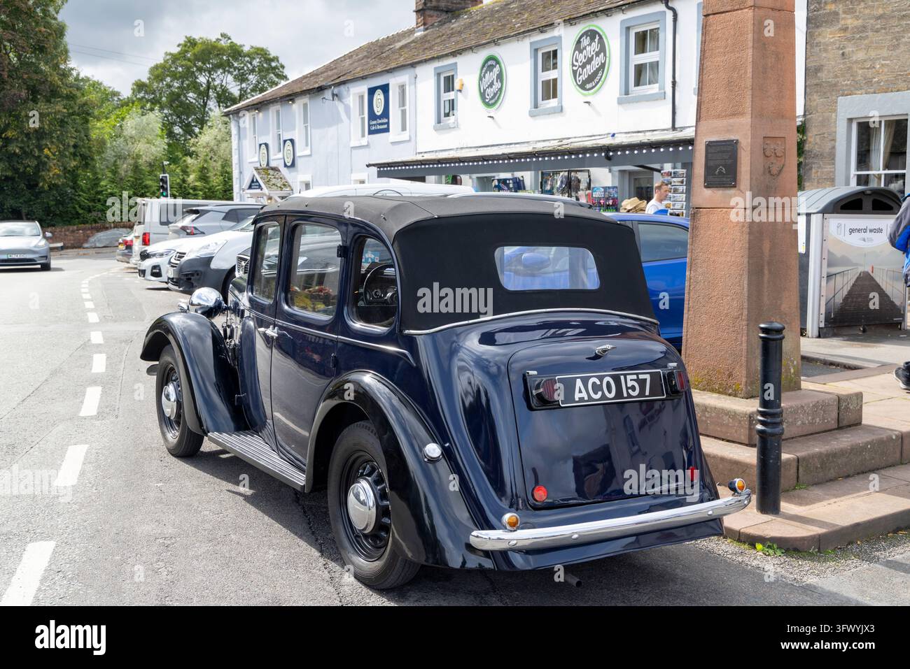 Voiture modèle 1937 Austin 10/4 Conway cabriolet, cabriolet 4 portes avec toit convertible en tissu/toile Banque D'Images