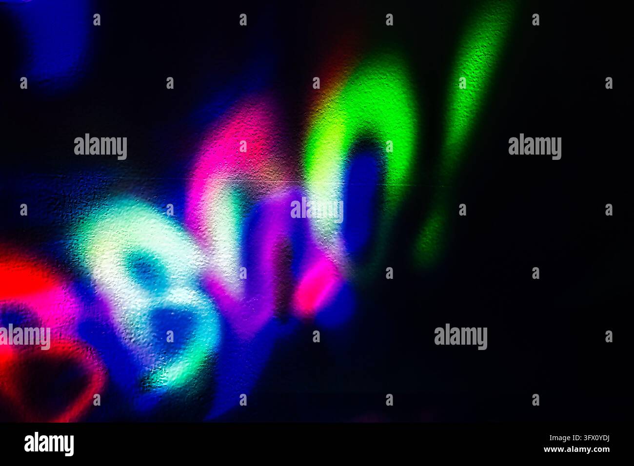 Fond abstrait d'Halloween composé de lumières bokeh colorées floues et d'ombres Banque D'Images