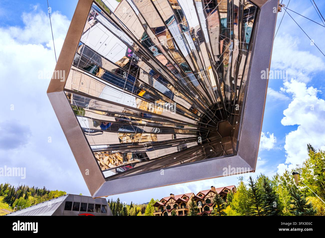 Sculpture moderne "Gaiascope" ; artiste Brooke Einbender ; Heritage Plaza ; Mountain Village ; Telluride ; Colorado ; États-Unis Banque D'Images