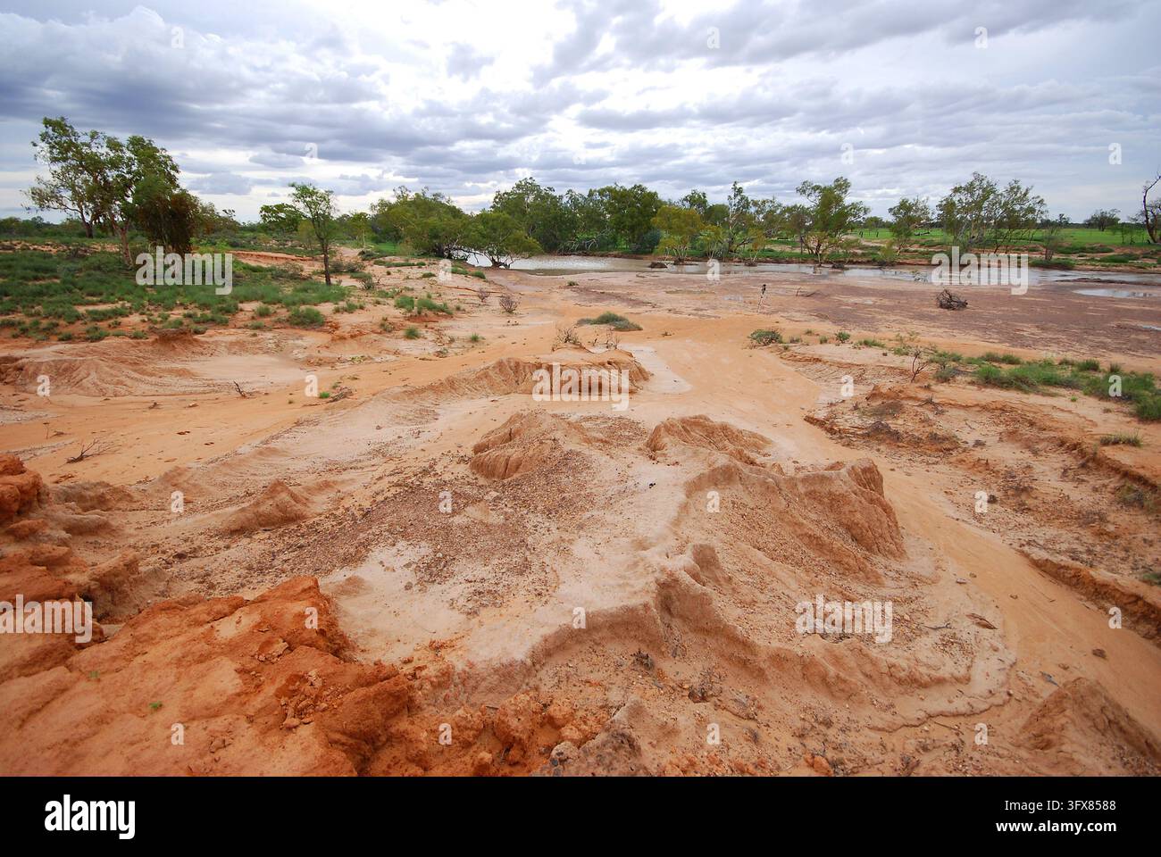 Surprise Creek après de fortes pluies, Parc national de Bladensburg, Winton, Queensland occidental Banque D'Images