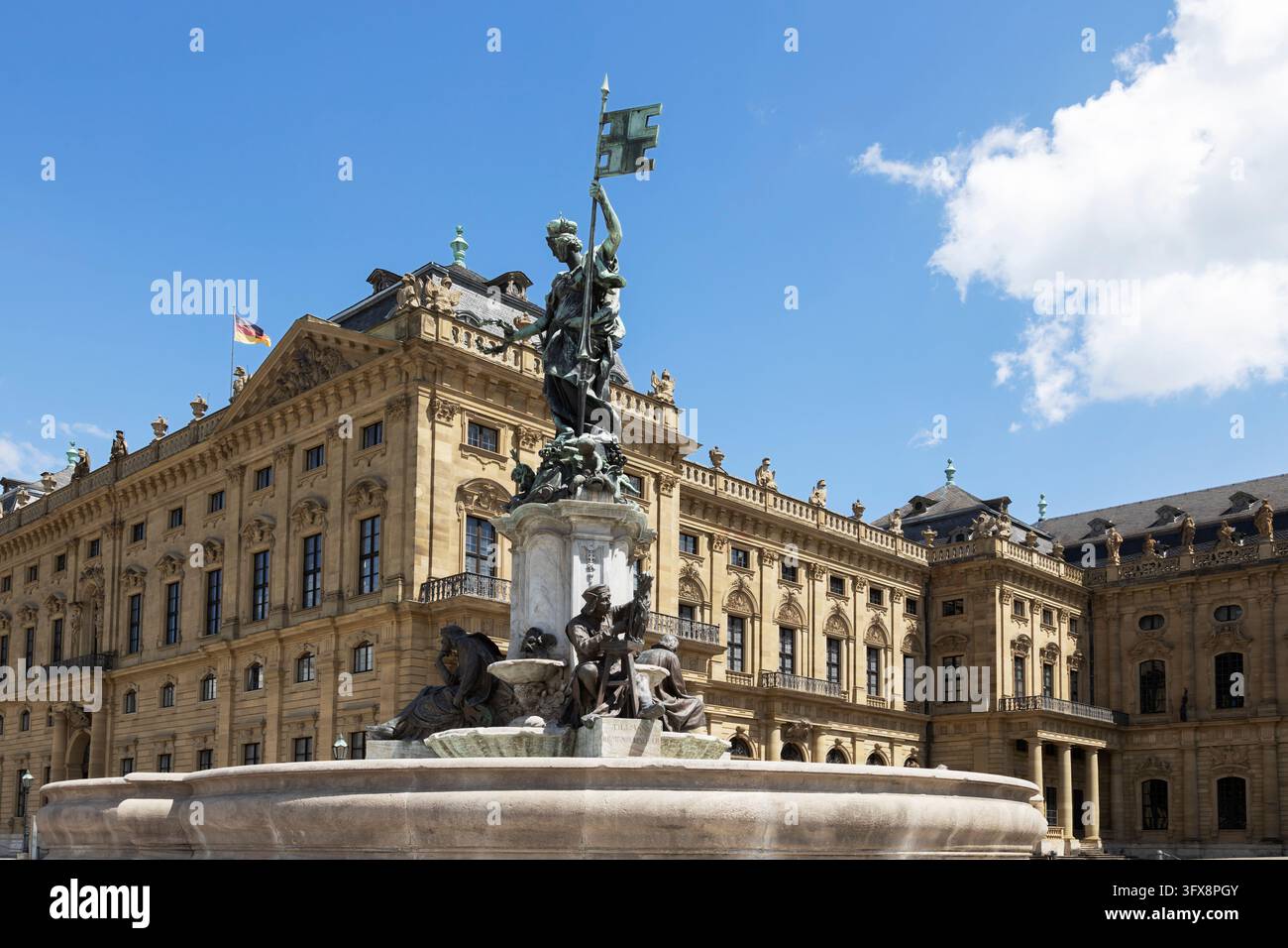 La fontaine de Franconie devant la résidence de Wurtzbourg ; La fontaine de Franconie devant la résidence de Wurtzbourg, Bavière ; Bavière, Wurtzbourg ; Allemagne Banque D'Images