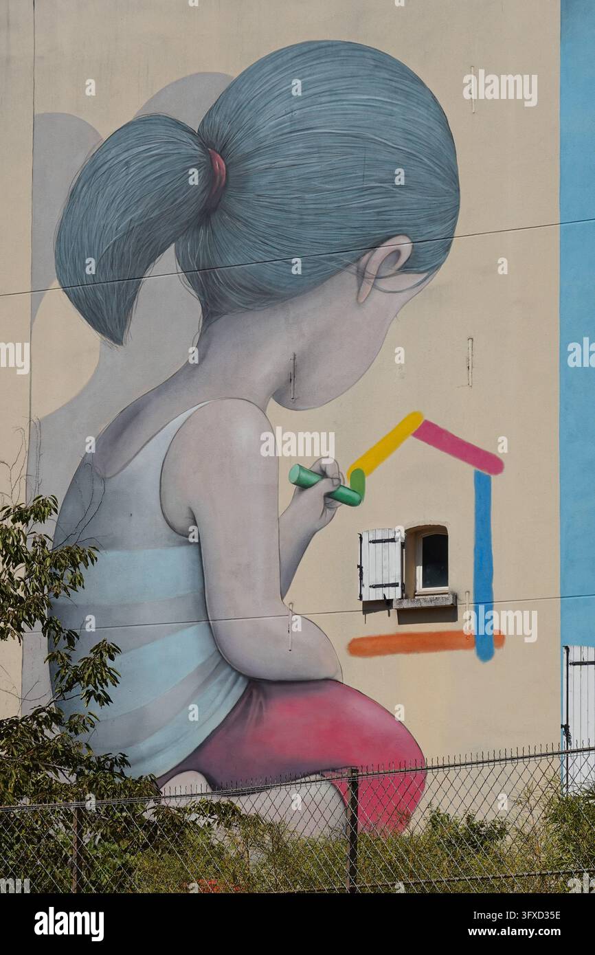 Paris, Rue Mouffetard, peinture murale 'La maison de Cécile' par l'artiste français de street-art Julien Malland, connu sous le nom de Seth Globepainter, 2021 // Pari Banque D'Images