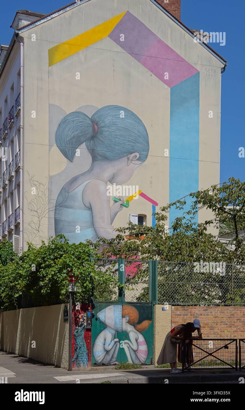 Paris, Rue Mouffetard, peinture murale 'La maison de Cécile' par l'artiste français de street-art Julien Malland, connu sous le nom de Seth Globepainter, 2021 // Pari Banque D'Images