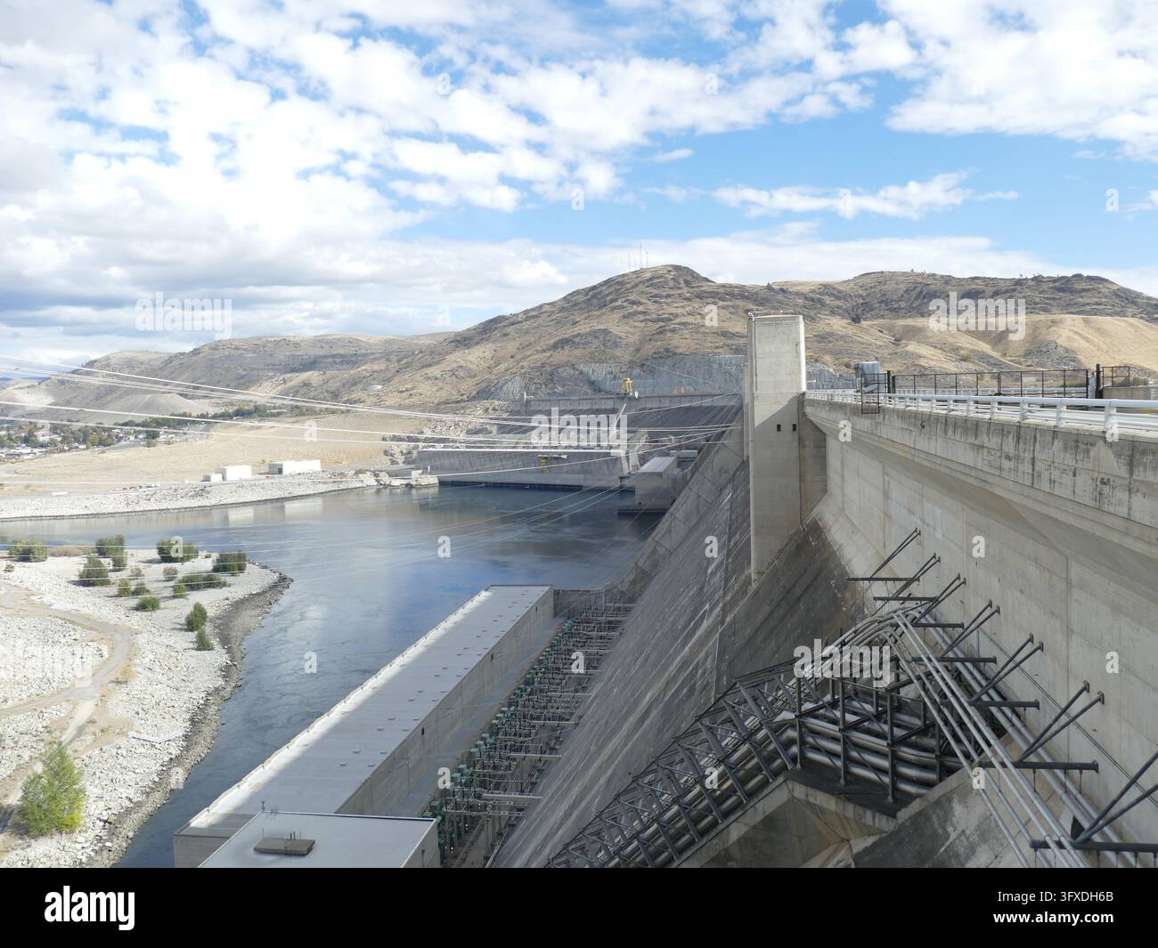 Barrage de Grand Coulee sur la rivière Columbia capturant l'eau, générant de l'électricité propre et gérant les ressources pour la région du Nord-Ouest Pacifique. Grand Coule Banque D'Images