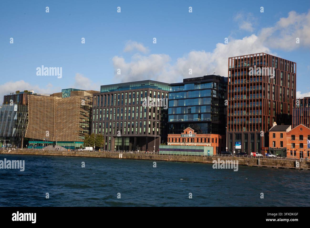 Développement à usage mixte Dublin Landings le long du North Wall Quay sur la rivière Liffey à Dublin Banque D'Images