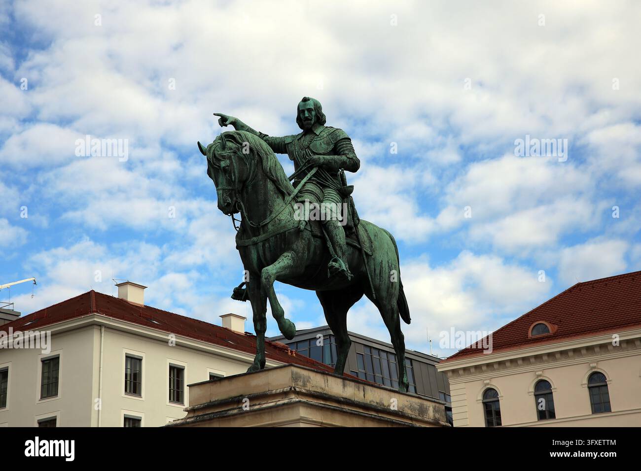 Électeur Maximilien I (1573-1651). Statue équestre par B. Thorvaldsen et Leo von Klenze, 1839. Place Wittelsbach. Munich, Allemagne. Banque D'Images