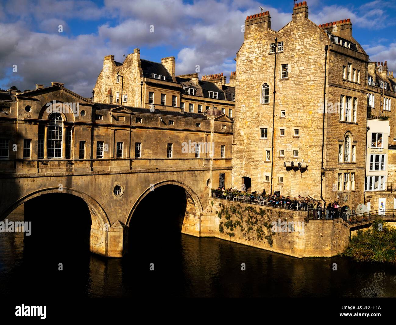 Pont Pulteney, rivière Avon, Bath, The West County, Royaume-Uni. Banque D'Images
