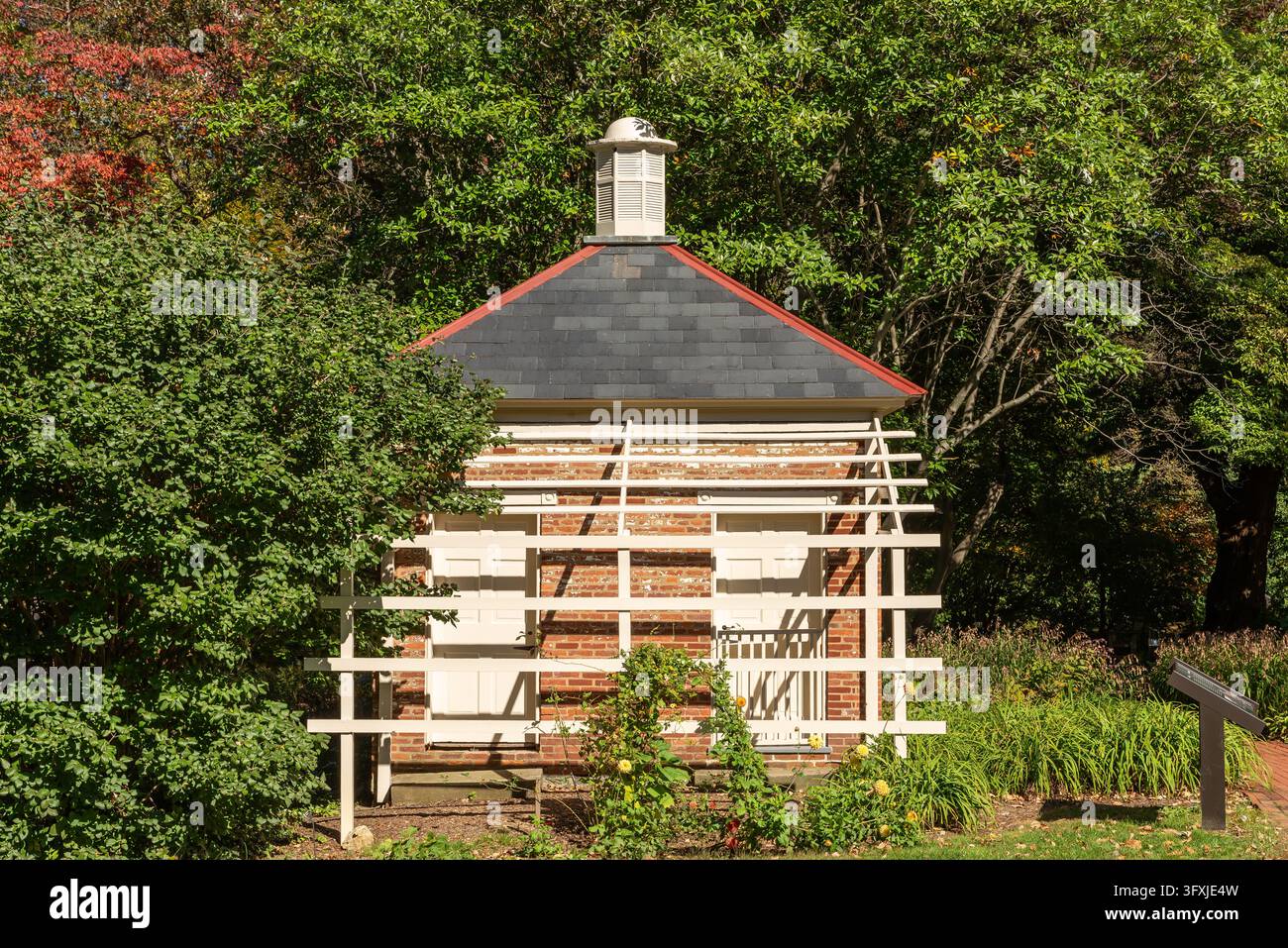 Lancaster, Pennsylvanie, États-Unis - 19 octobre 2026 - L'ancien cabinet de toilette en brique à Wheatland, la maison historique de Lancaster, Pennsylvanie, appartenant au président James Buch Banque D'Images