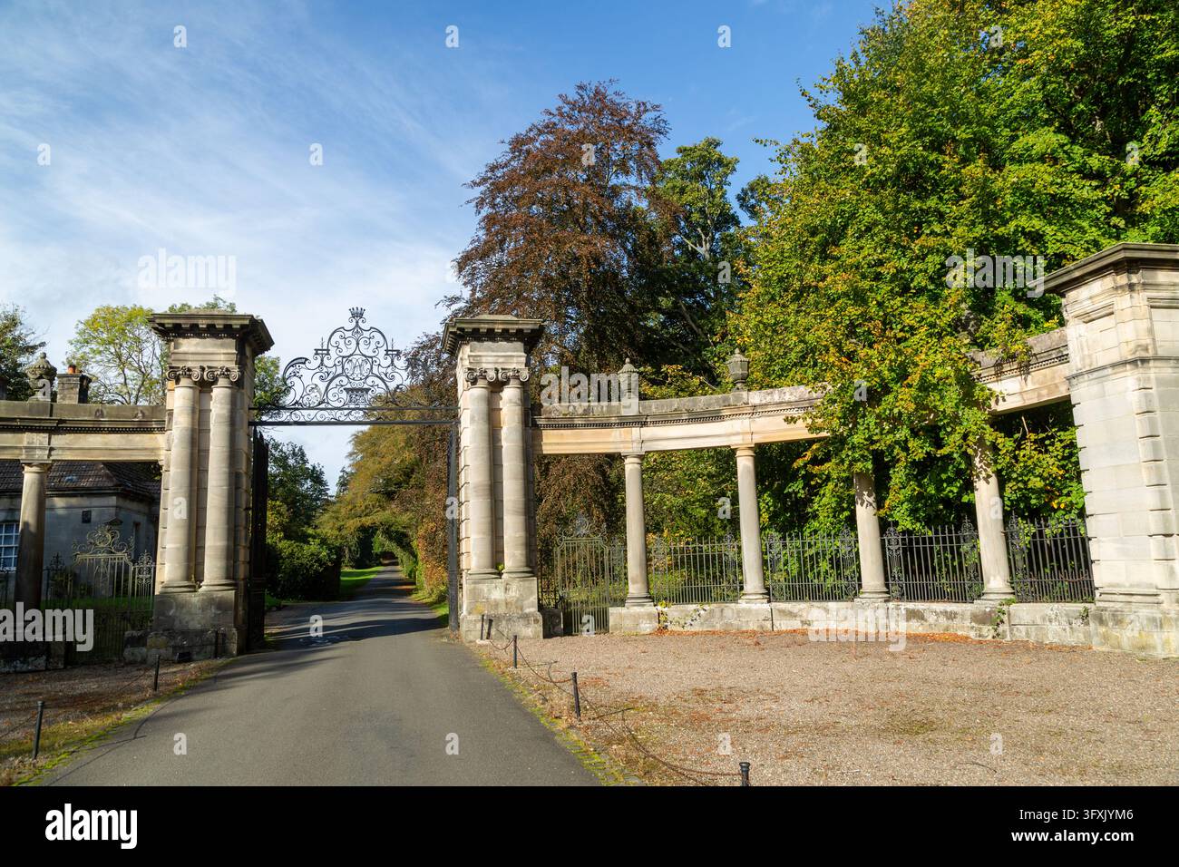 Les portes d'entrée historiques de Hopetoun House situées près de South Queensferry en Écosse Banque D'Images