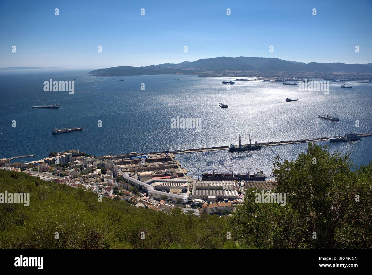 Port de Gibraltar et navires de charge dans la baie de Gibraltar Banque D'Images
