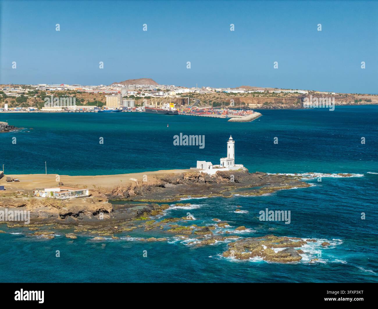Vue aérienne du phare Dona Maria Pia sur la péninsule de Praia, Cap-Vert Banque D'Images