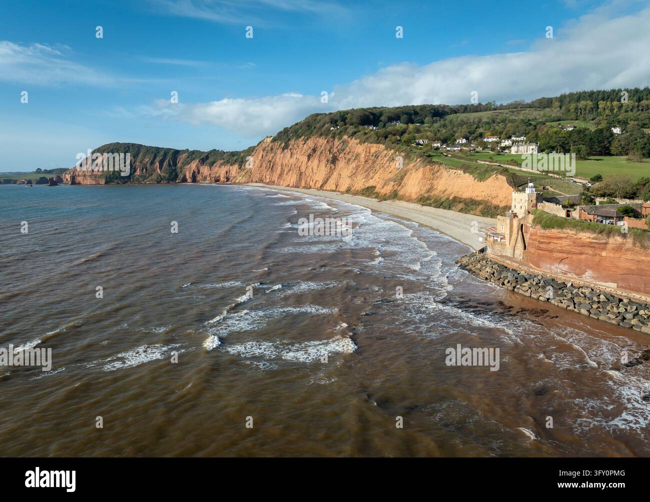 Éditorial Sidmouth, Angleterre – 22 octobre 2026 : Jacob's Ladder beach, une plage plus tranquille située à l'extrémité ouest du front de mer de Sidmouth dans le Devon, En Banque D'Images