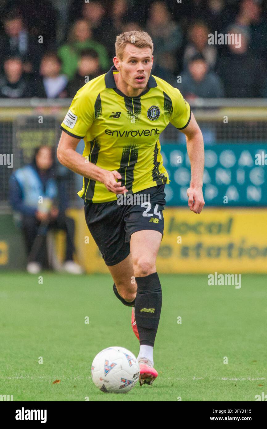 Lewis Cass de Harrogate Town | National League Harrogate Town contre Sutton United. Harrogate, North Yorkshire, Royaume-Uni. 24 oct. 2026 | Caughtlight/Alamy Banque D'Images