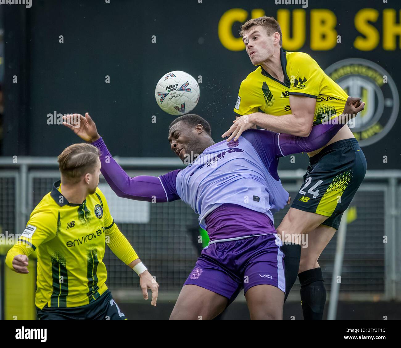 Lewis Cass de Harrogate Town | National League Harrogate Town contre Sutton United. Harrogate, North Yorkshire, Royaume-Uni. 24 oct. 2026 | Caughtlight/Alamy Banque D'Images