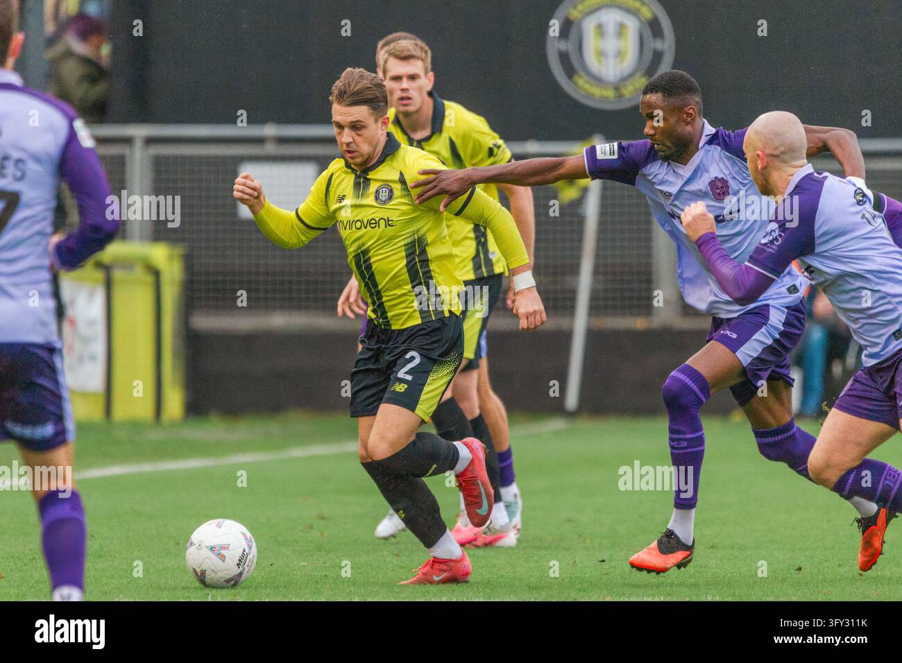 Lewis Payne de Harrogate Town AFC | National League Harrogate Town contre Sutton United. Harrogate, North Yorkshire, Royaume-Uni. 24 oct. 2026 | Caughtlight/Alamy Banque D'Images