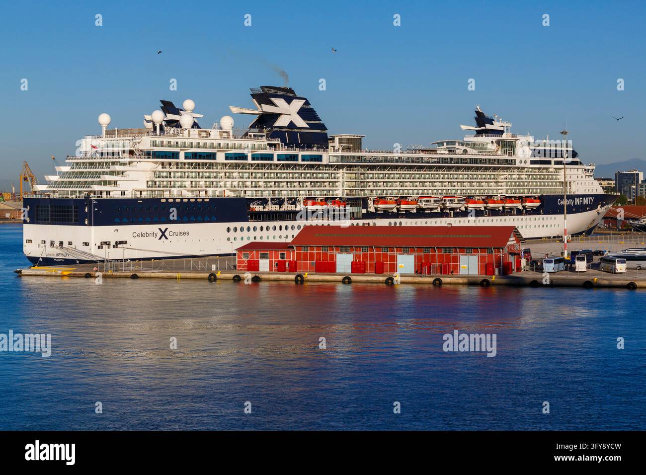 Paquebot de croisière Celebrity Infinity de Celebrity Cruises amarré à Thessalonique, Grèce, Europe en octobre Banque D'Images