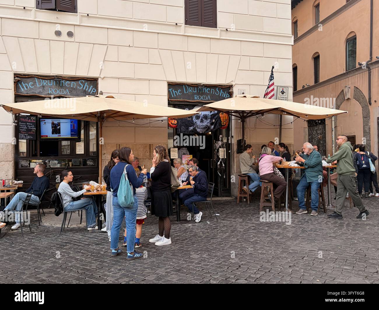 Rome, Italie - 28 octobre 2026 - Rome, Italie - 28 octobre 2026 - Pub anglais en plein air à Campo dei Fiori Banque D'Images
