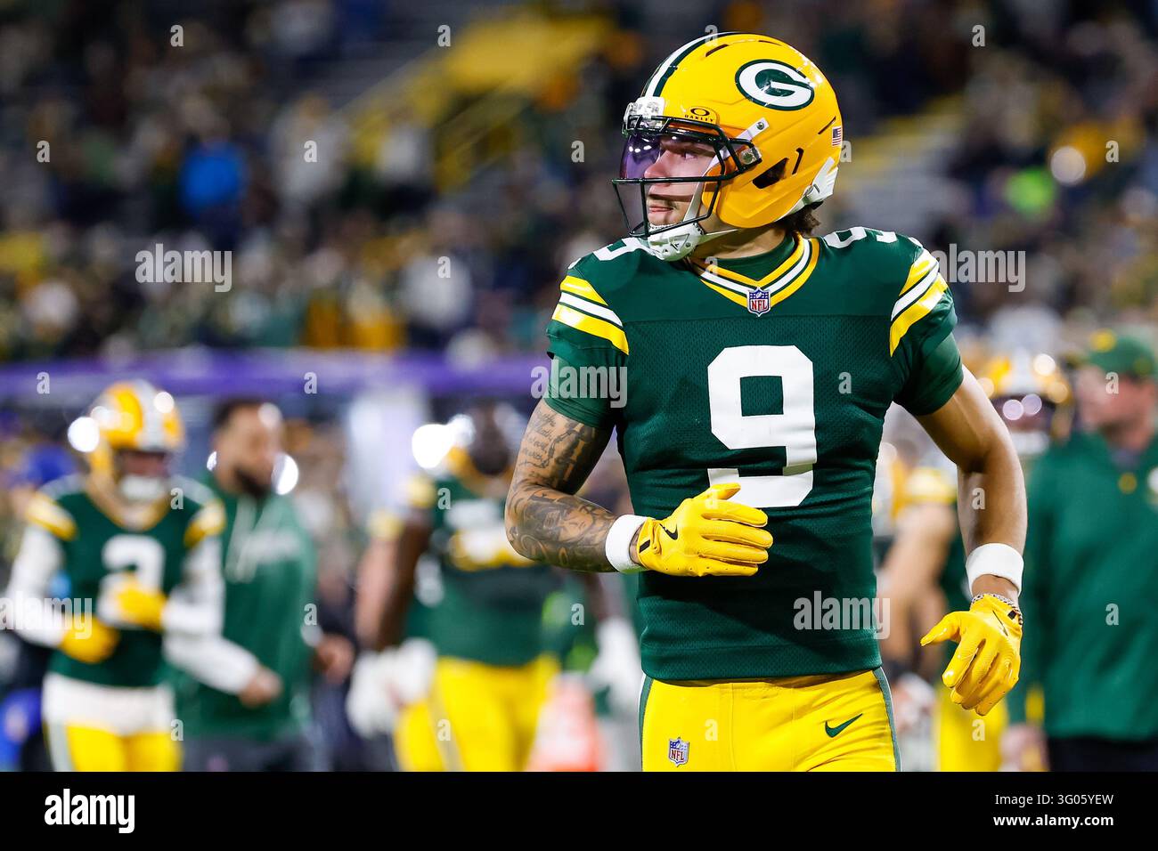 Lambeau Field. 29 oct., 2026. WI, États-Unis ; Christian Watson (9), receveur des Green Bay Packers, s’échauffe avant le match NFL entre les Carolina Panthers et les Green Bay Packers au Lambeau Field. Crédit obligatoire : Darren Lee-Cal Sport Media/Alamy Live News Banque D'Images
