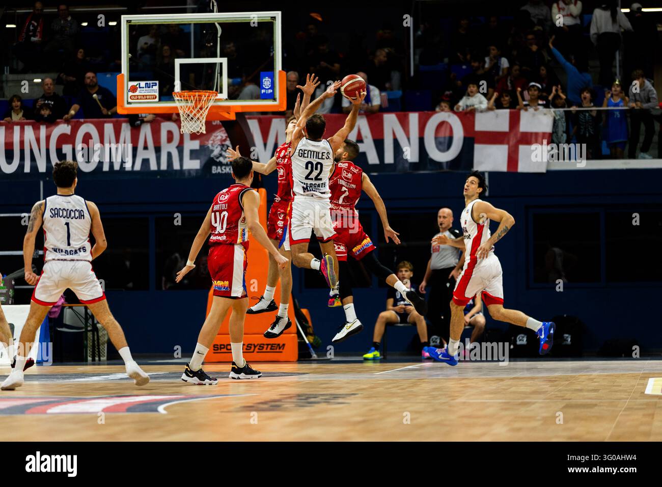 IPA90373723 - STEFANO GENTILE (URANIA BASKET) lors du match Wegreenit Urania Milano contre Dole Basket Rimini, un match de basket italien de la Serie A2 masculine à Milan, en Italie, le 30 octobre 2026 Banque D'Images