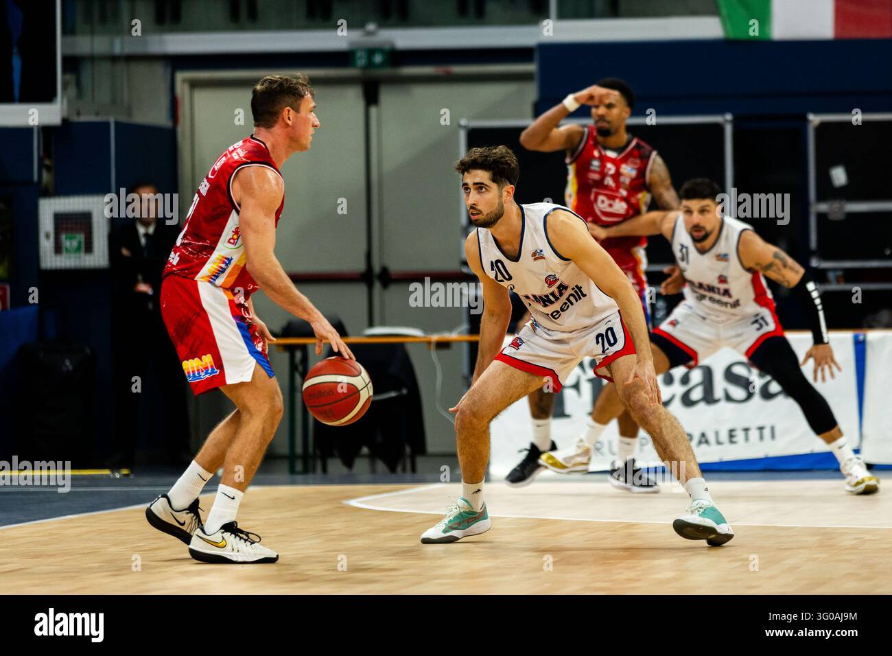 IPA90373870 - MATTEO POLLONE (URANIA MILANO) lors du match Wegreenit Urania Milano contre Dole Basket Rimini, un match de la Serie A2 masculine de basket-ball italienne à Milan, Italie, le 30 octobre 2026 Banque D'Images