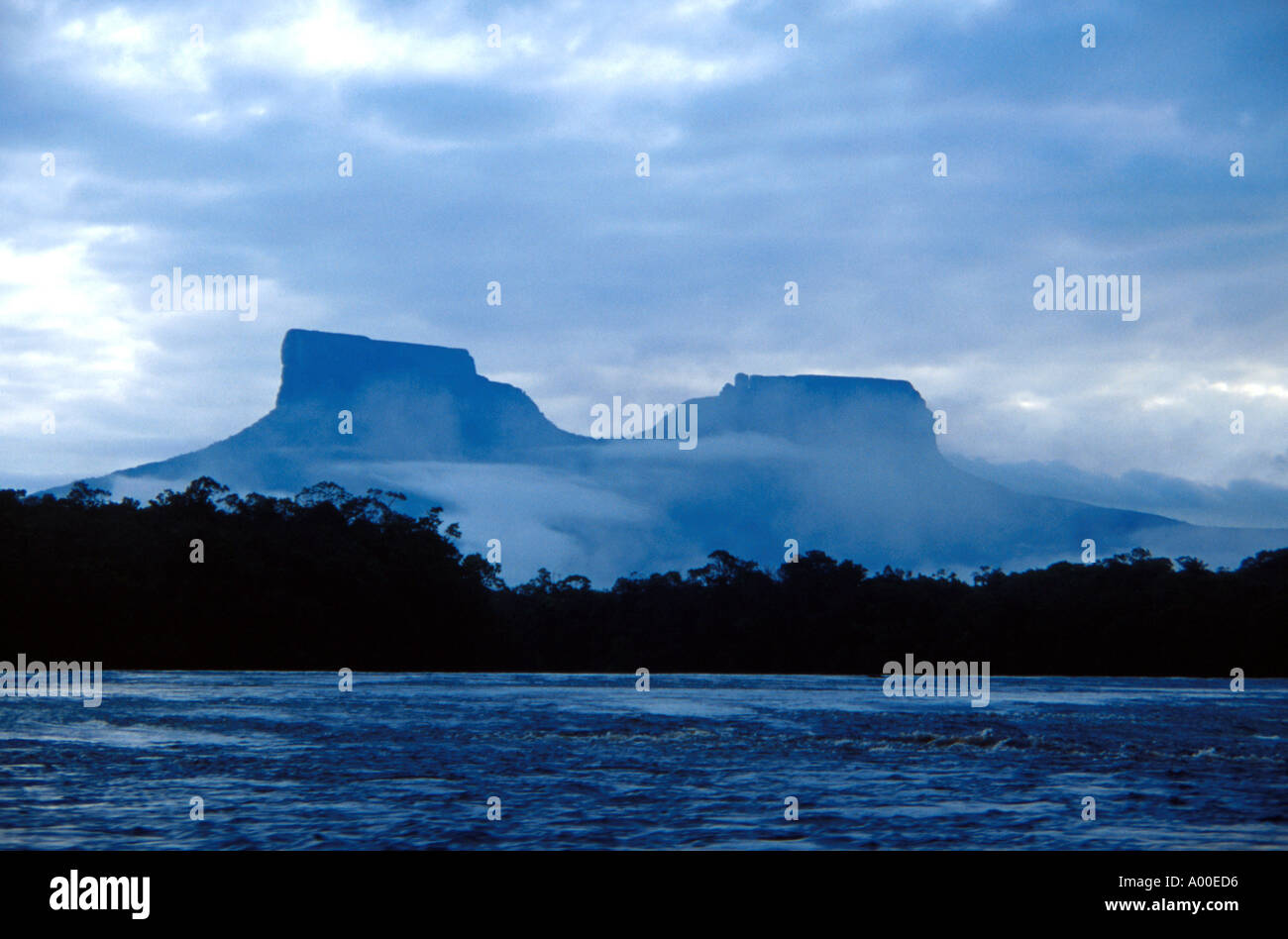 Tepuis Devils Canyon Bassin de l'Orinoco Venezuela Banque D'Images