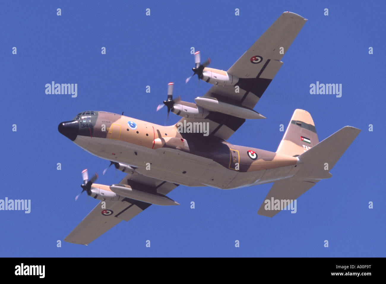 Lockheed C-130H Hercules utilisés par la Royal Jordanian Air Force en sortir après son décollage de RAF Fairford Banque D'Images