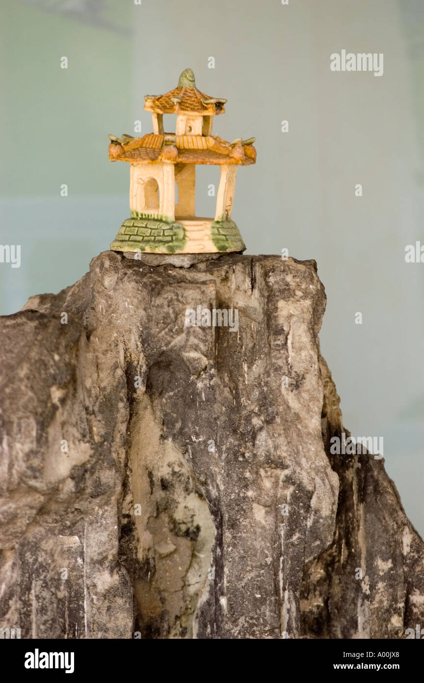 Pagode miniature sur le rocher vietnamiens Giac Vien bouddhiste Inde Bihar Bodhgaya Institut Banque D'Images