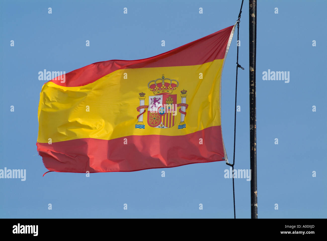 Drapeau Drapeau espagnol dh ESPAGNE Spanish flag flying at garrison fortress bhz couleurs nationales Banque D'Images