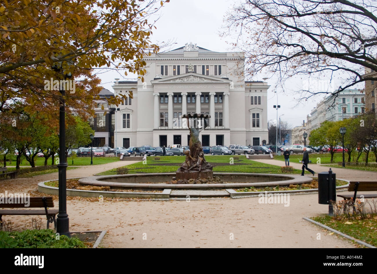 L'Opéra National avec la nymphe de fontaine Riga Riga Lettonie Banque D'Images