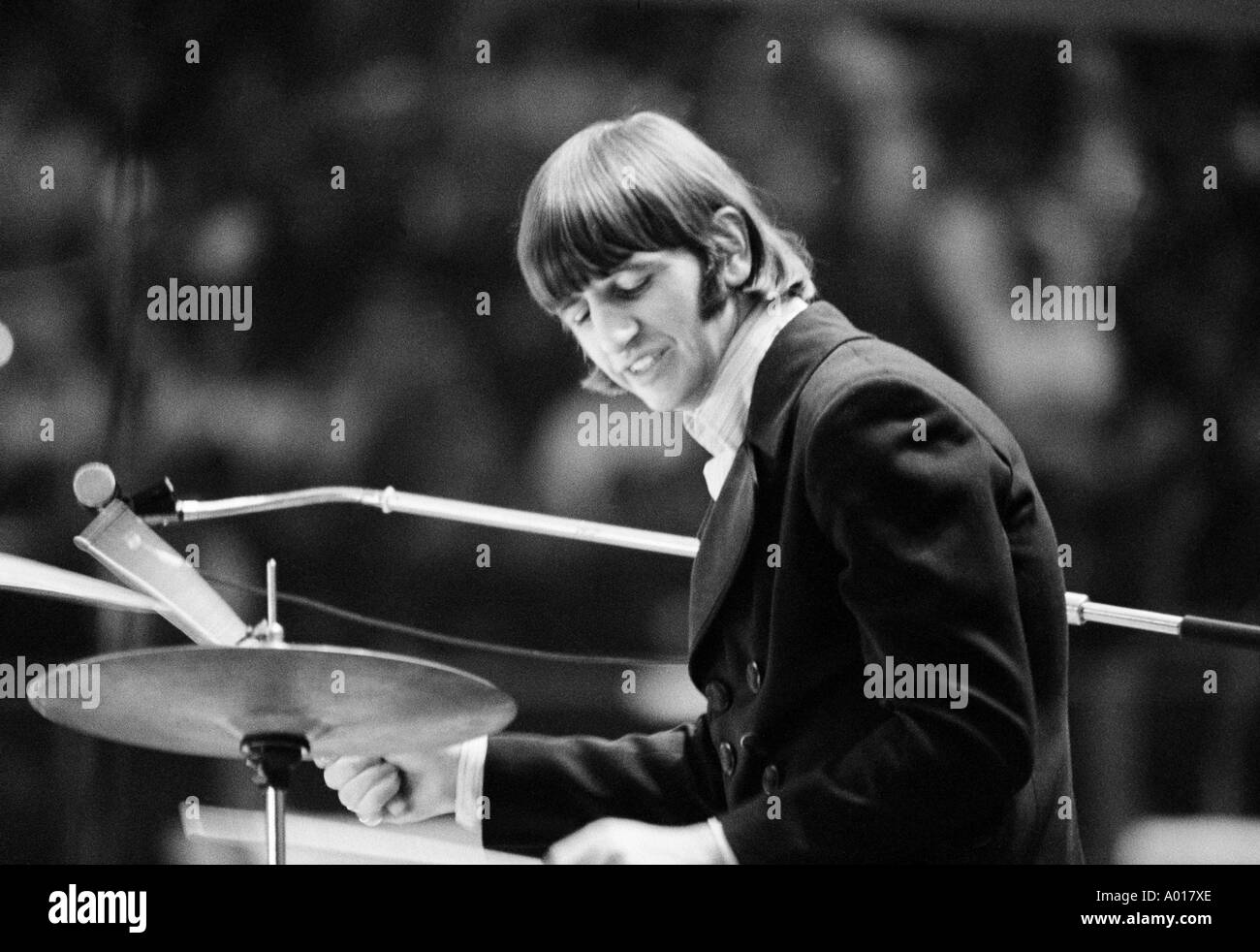 Les Beatles, concert à Essen, Ruhr, Salle Grugahalle, 1966, 1960, 1960, Angleterre, Londres, Grande-Bretagne, groupe de pop britannique, de la musique, musicien, groupe, la musique pop, chanteurs, Ringo Starr, Batterie, B&W, noir et blanc, photographie noir et blanc Banque D'Images