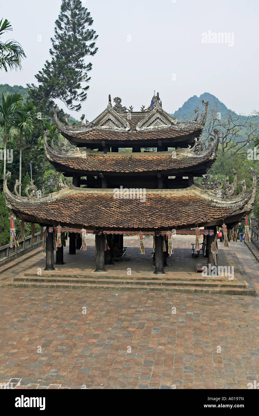 Entrée de Pagoda menant au ciel à la Pagode des parfums, près de Hanoi Vietnam Banque D'Images