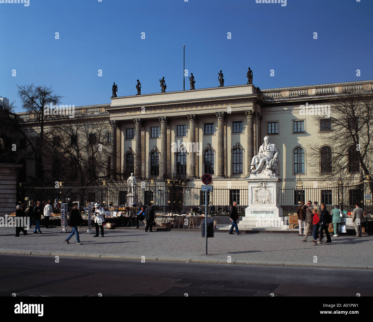 Unter den Linden, Humboldt-Universitaet, Marmordenkmal von Alexander von Humboldt, statue, Berlin Banque D'Images