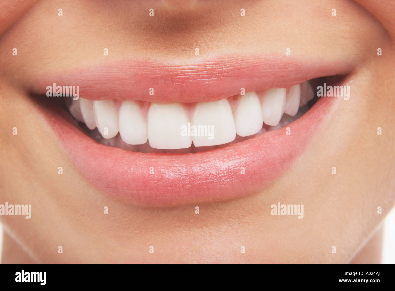 La femme, bouche ouverte, dents parfaite Banque D'Images