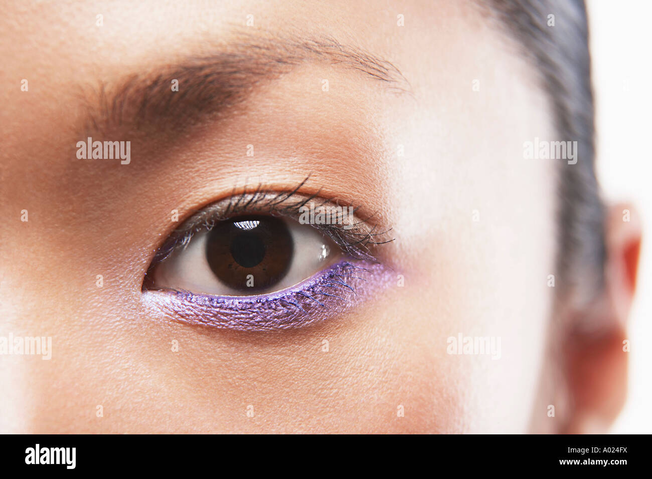 Young Asian woman's eye avec l'ombre d'oeil Banque D'Images