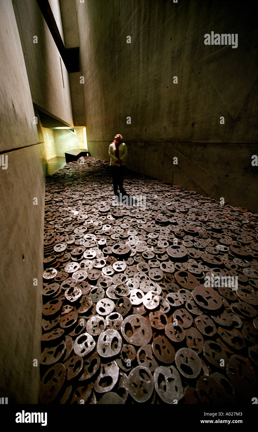 La capitale de l'Allemagne Berlin Musée Juif de Berlin GEFALLENES LAUB VIDE LA MÉMOIRE DES FEUILLES TOMBÉES PAR MENASHE KADISHMAN Banque D'Images