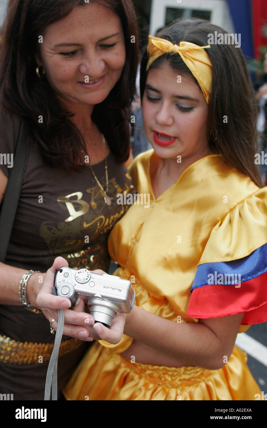 Miami Florida,Dade College,école,campus,Miami Book Fair International,stalles stands fournisseurs de stand,auto-édition,shopping shopper shoppers sho Banque D'Images