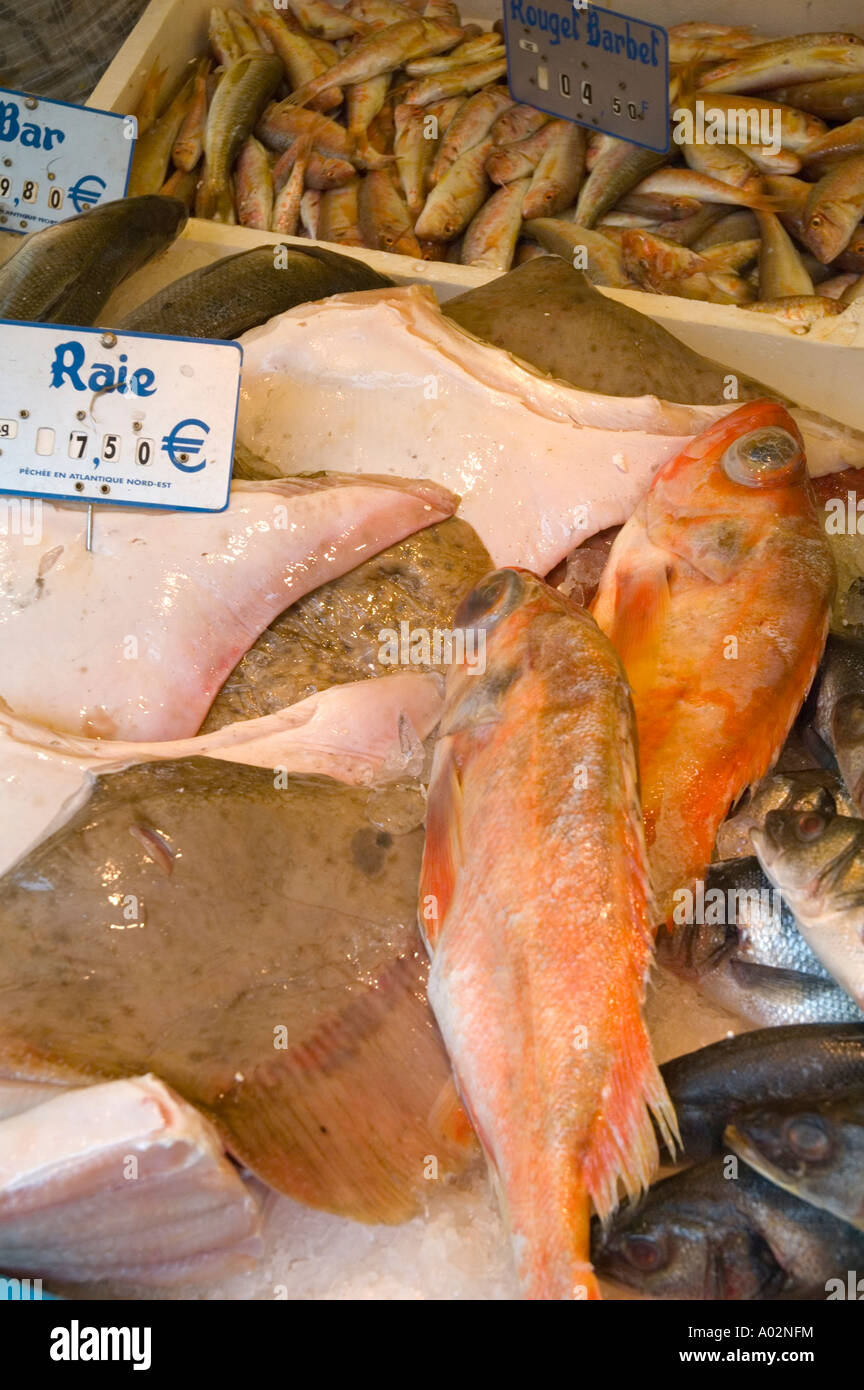 Du poisson au marché Popincourt sur Boulevard Richard Lenoir à Paris la capitale de France UE Banque D'Images