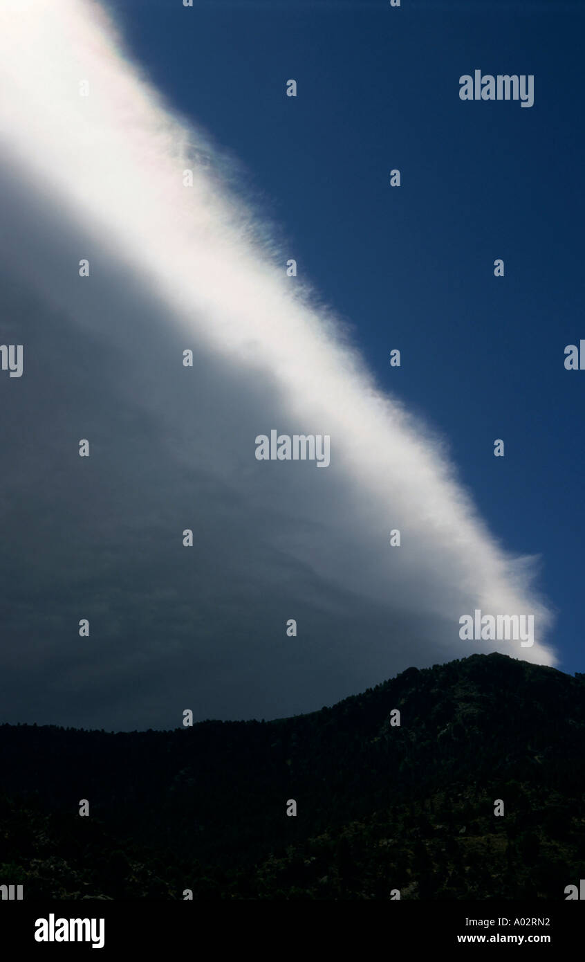 France corse scala santa regina Nuage lourd blanc et noir sur une montagne Banque D'Images