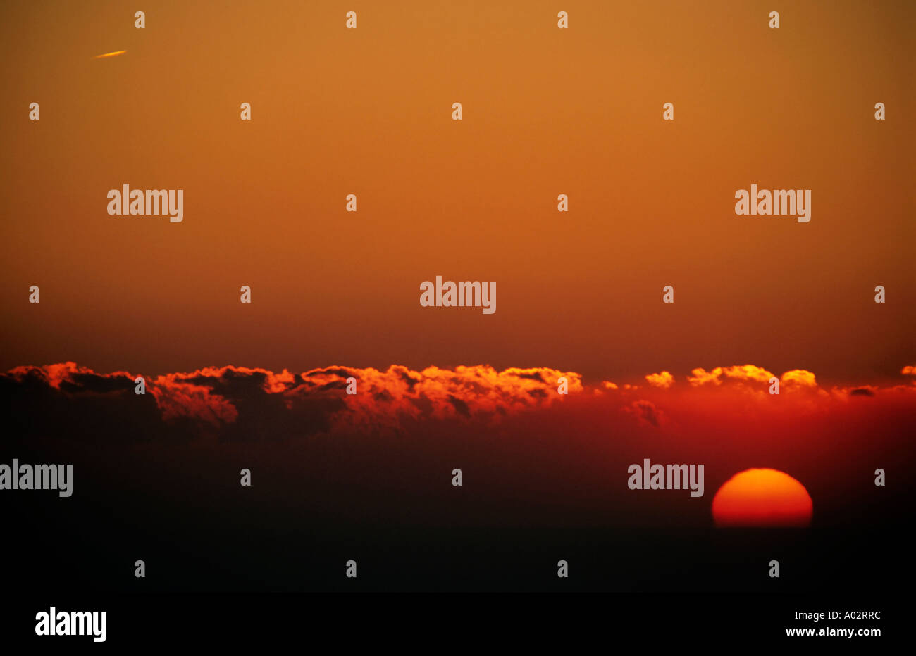 France Provence du cap Canaille un ciel rouge et le soleil au coucher du soleil corona Banque D'Images