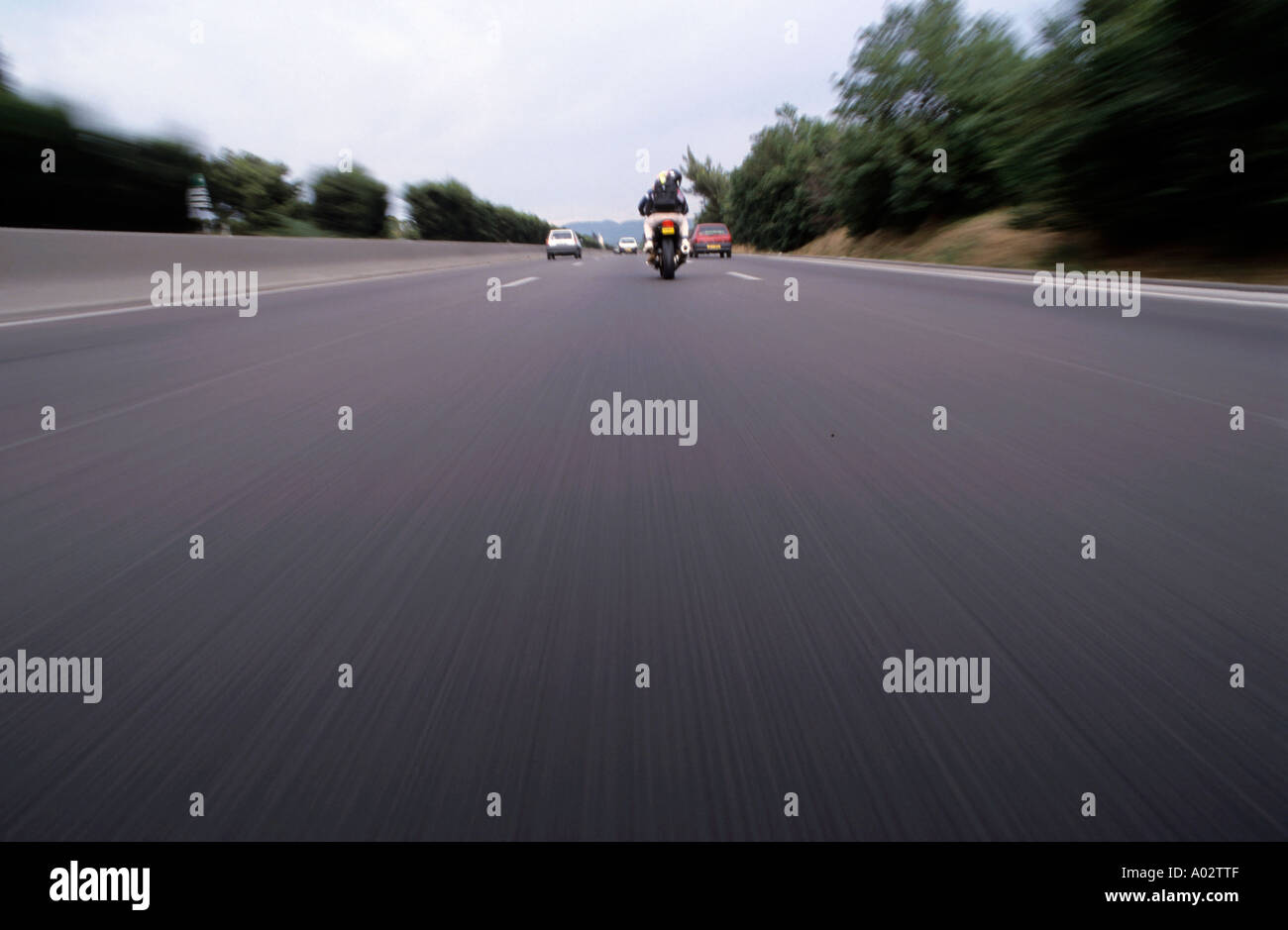 La conduite de moto sur une autoroute Banque D'Images